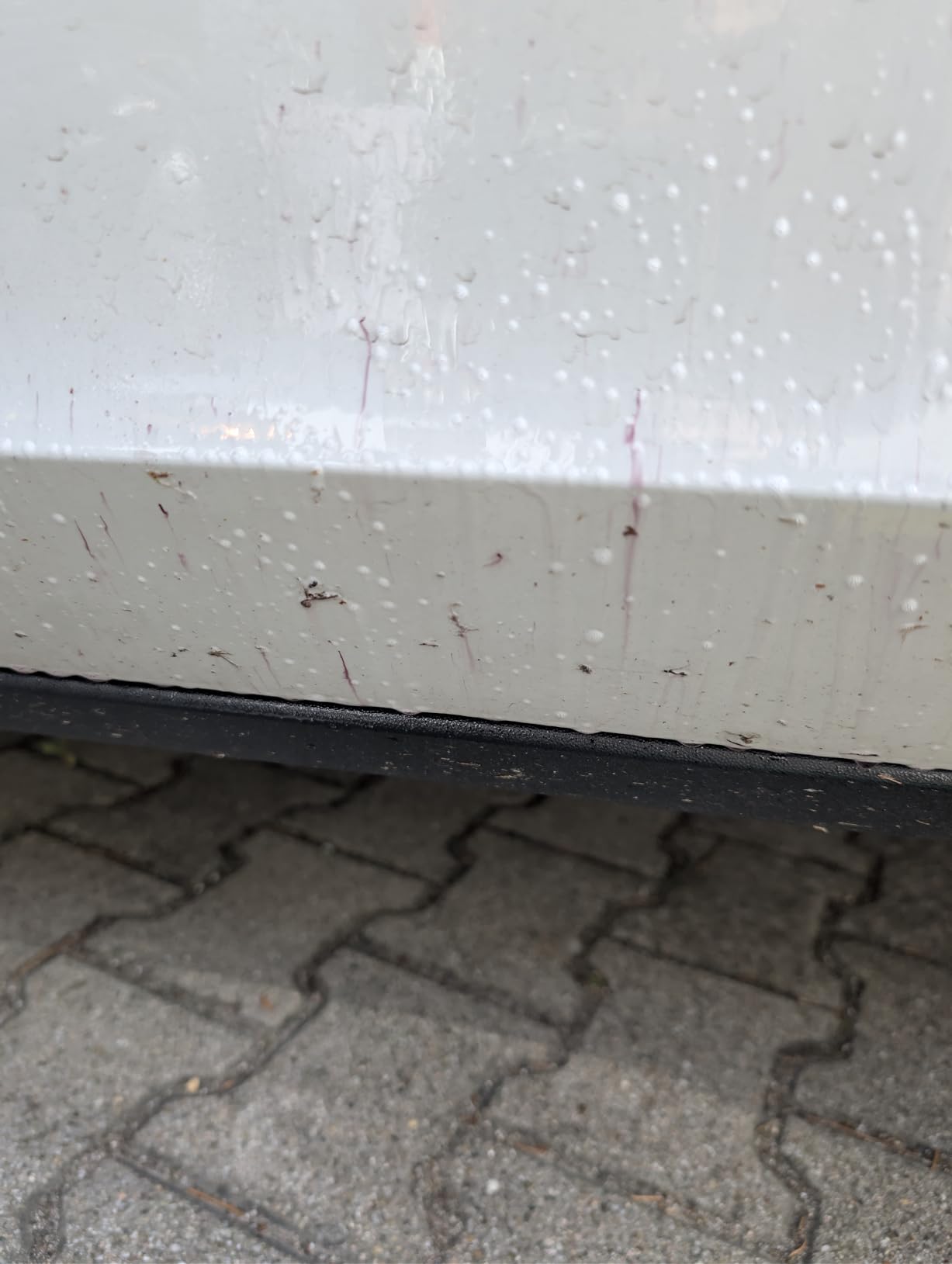 Braucht bei hartnäckigem Schmutz zwei Durchgänge