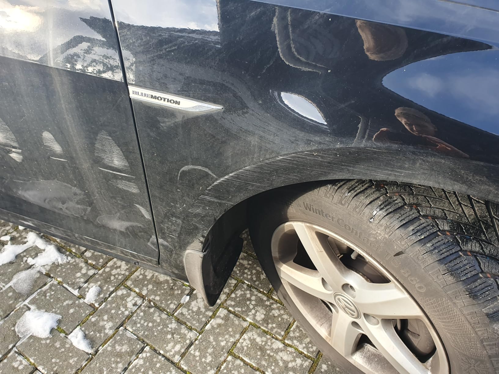 Top bei dunklem Auto