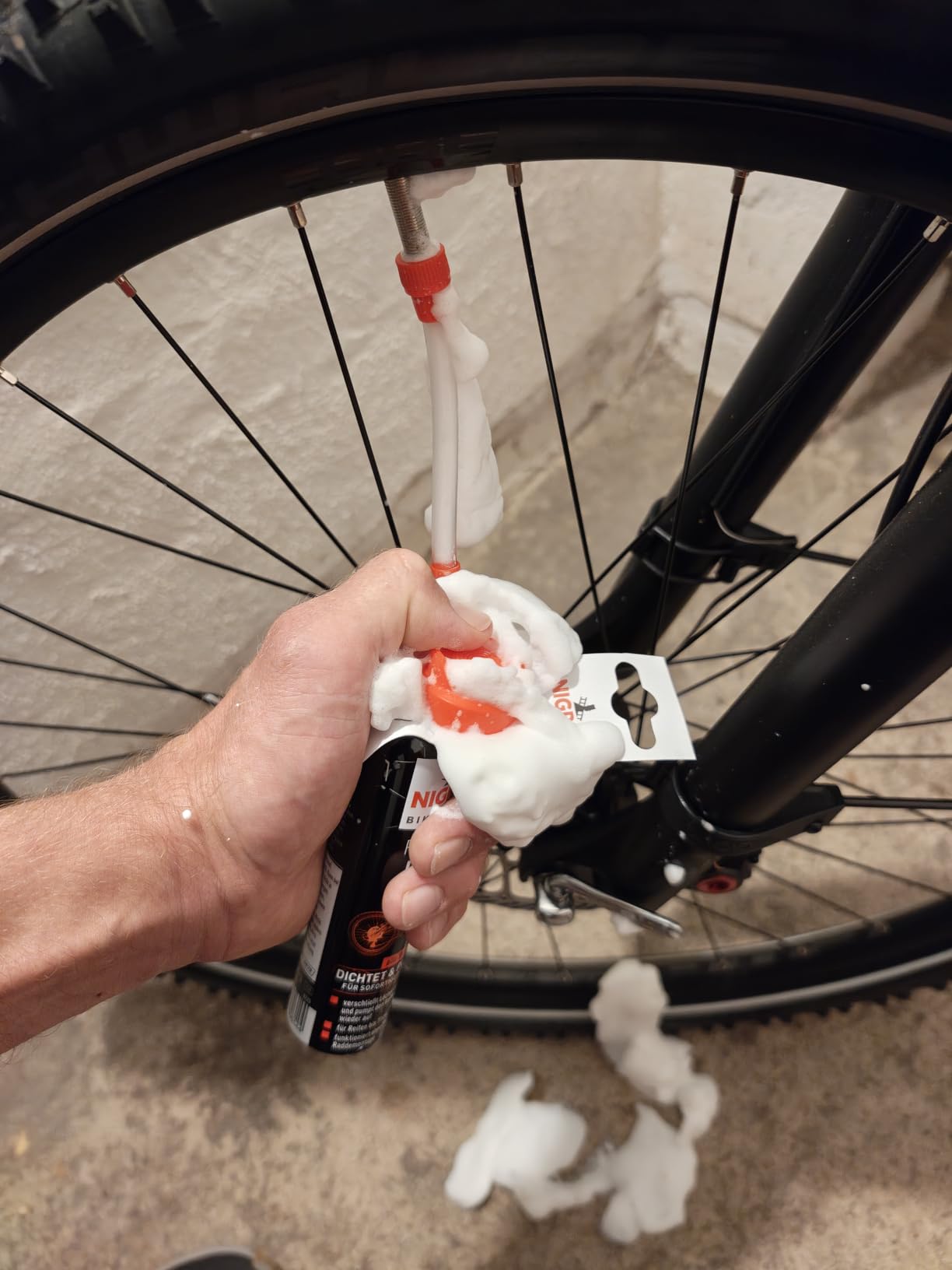 Motorradtour gerettet – unkomplizierte Pannenhilfe für kleine Einstiche bis 3 mm, absolut empfehlenswert