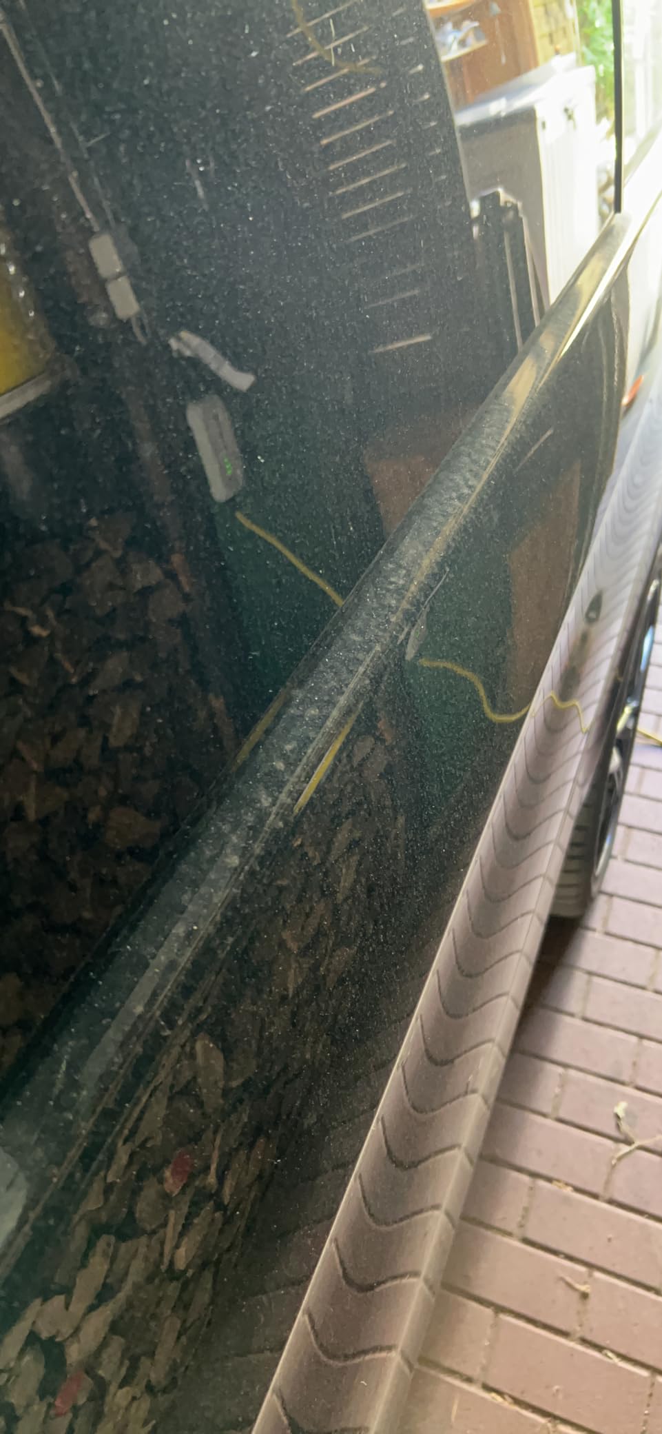Tiefenglanz auf Uni-Schwarz